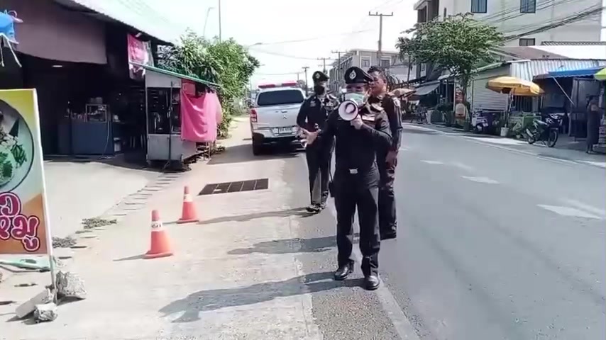 ท่านทำได้ถูกต้องที่สุดครับ​ 
 อันนี้ถูกต้องที่สุดเลยครับ​ ขอเป็นกำลังใจให้เจ้าหน้าที่ทุกท่านทุกนาย​ 
 .
 อยากให้กทมดูตัวอย่างเจ้าหน้าที่ พื้นที่นี้จัง…