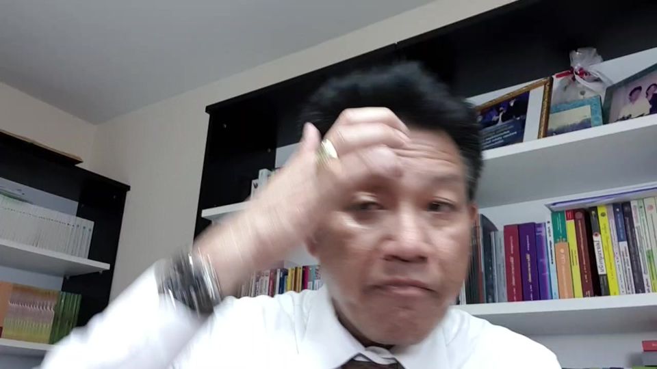 *ทนายคลายทุกข์.* *วิเคราะห์ข่าวเด่นคดีดังและการเมือง ณ ประเทศอังกฤษ 4/10/2566* . - การบ้านการเมื่อง พรรคเพื่อไทย - คดีเด็ด 14 กราบยิง - จับให้... 1 *ทนายคลายทุกข์.*
*วิเคราะห์ข่าวเด่นคดีดังและการเมือง ณ ประเทศอังกฤษ 4/10/2566*
.
– การบ้านการเมื่อง พรรคเพื่อไทย
– คดีเด็ด 14 กราบยิง
– จับให้…