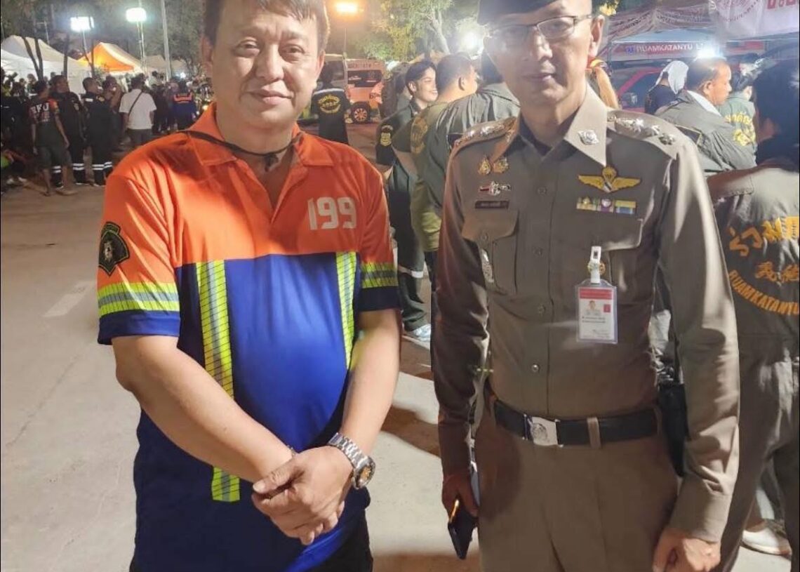 ส่งทีมอาสาเข้าร่วมปฎิบัติหน้าที่ ตึกถล่มที่จตุจักร สน.บางซื่อ ครับ

ขอบพระคุณ พ.ต.อ.สนอง แสงมณี ผกก.สน.บางซื่อ ,เฮียคุ้ง และทีมอาสามากครับ  

หนังสือพ…